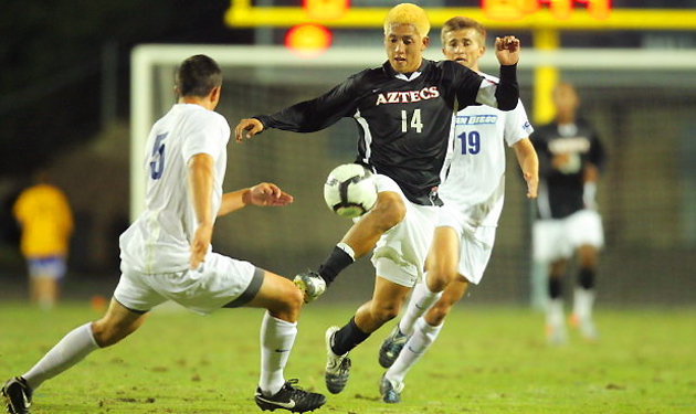 Raymundo Reza playing against two University of San Diego defenders.