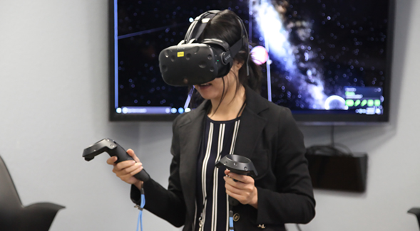 CSU Immersive Learning Summit attendee uses the HTC Vive.