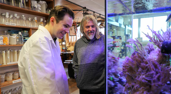 Molecular biologist Lance Boling (left) worked in microbial ecologist Forest Rohwer's lab on identifying foods that could help sculpt the gut microbiome. Photo: Scott Hargrove