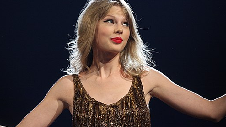 Image of Taylor Swift during a performance.