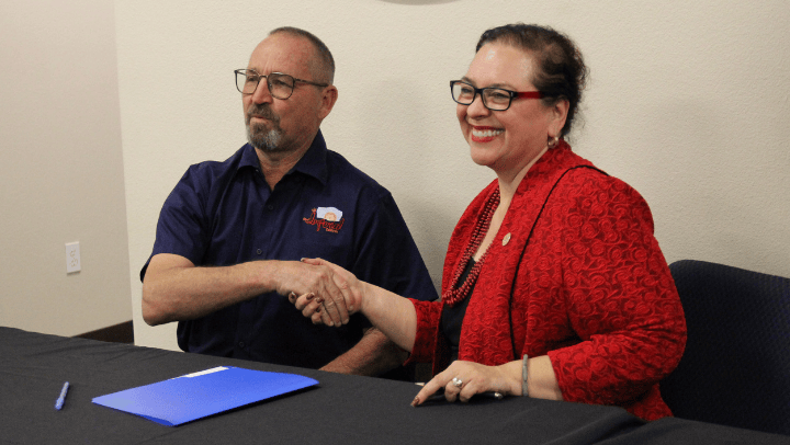 James Tucker, mayor for the city of Imperial (left), signs the agreement with Guillermina Gina Nuñez-Mchiri, SDSU Imperial Valley dean on Feb. 19. (SDSU Imperial Valley)